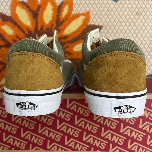 Vans WMNS Old Skool
Mini Cord Green/Brown
VN000ZNIT20A

Old Skool Corduroy - Picture 14 of 16